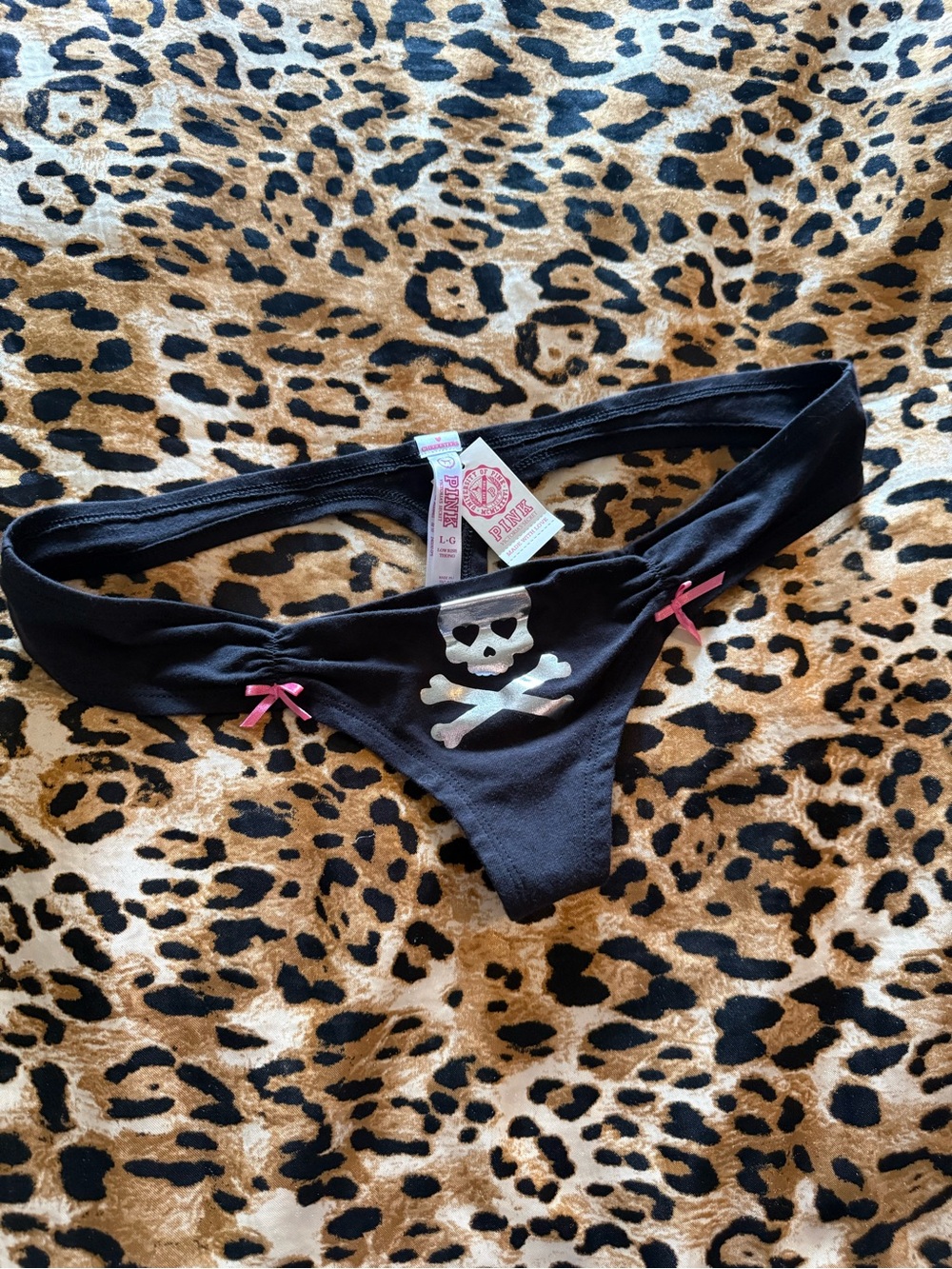 RARE Vintage Victoria's Secret
PINK Skull & Crossbones Low-Rise Thong